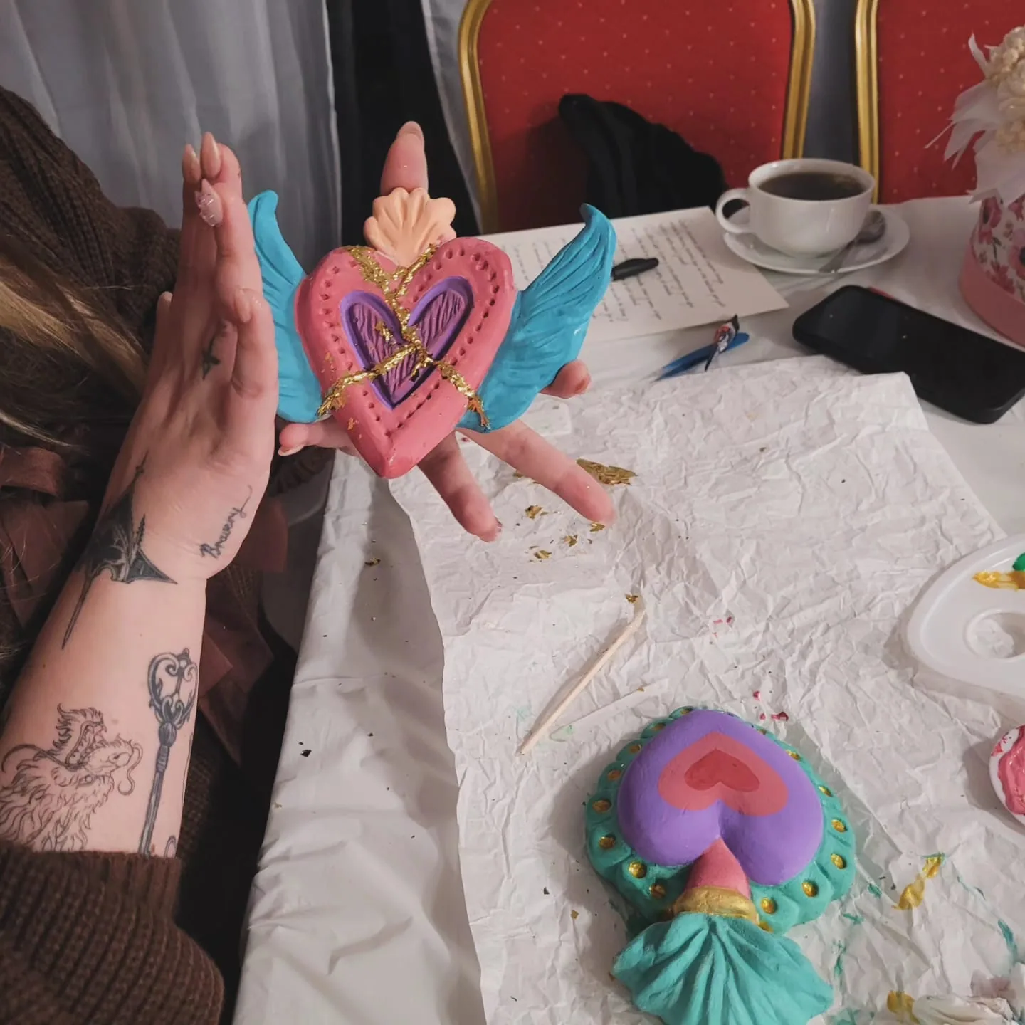 Corazón artístico creado durante el taller