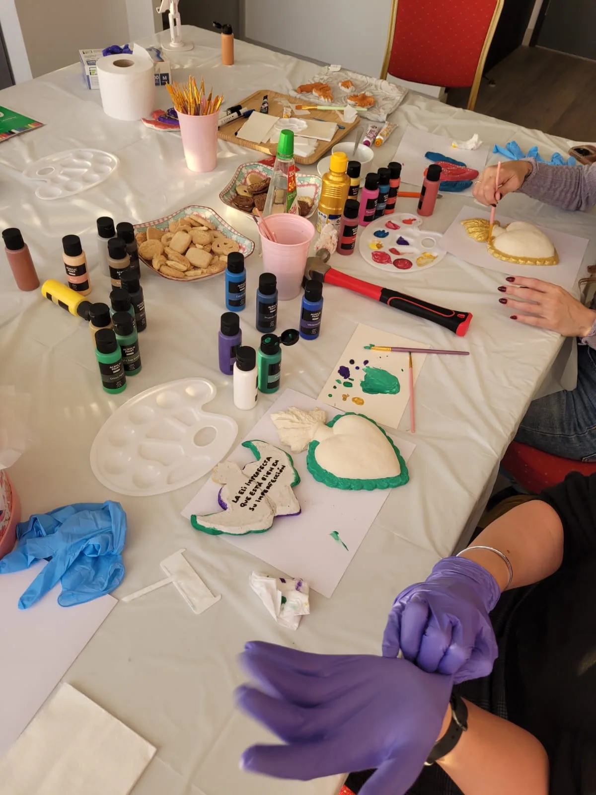 Actividad de escritura y pintura del Taller corazón